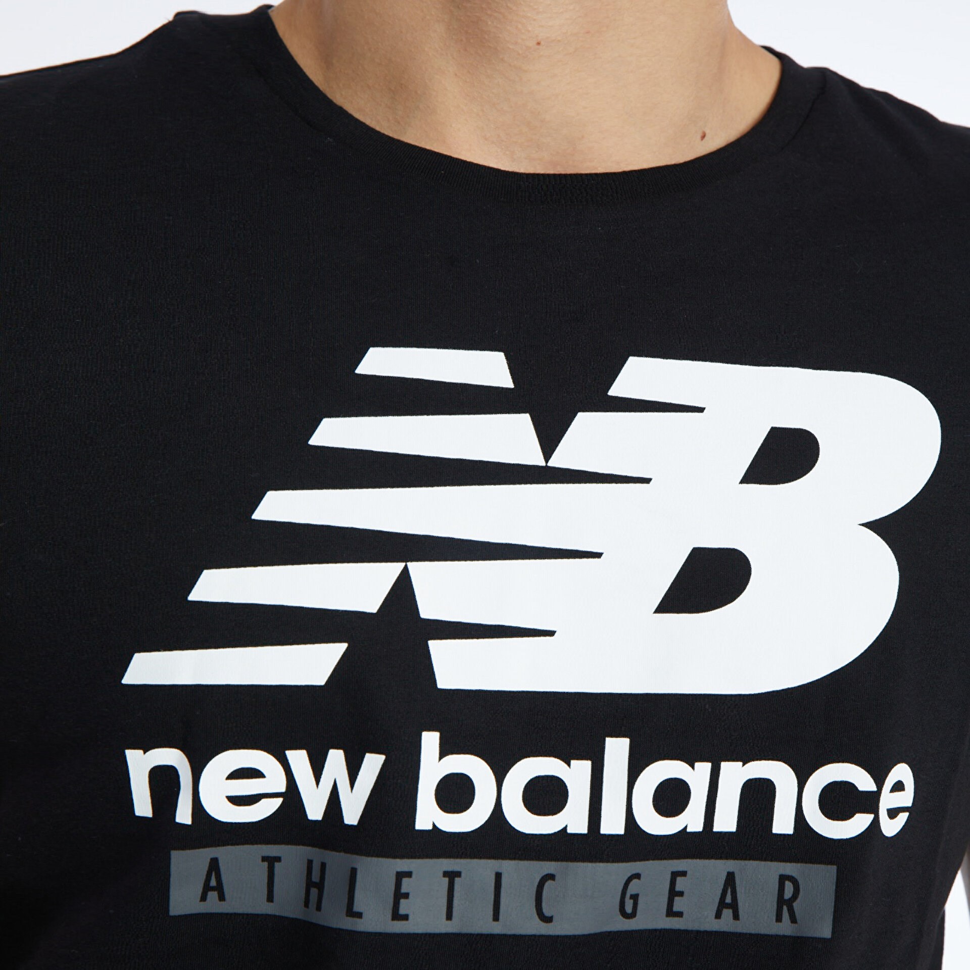 New Balance Erkek T-Shirt MNT1205-BKW 